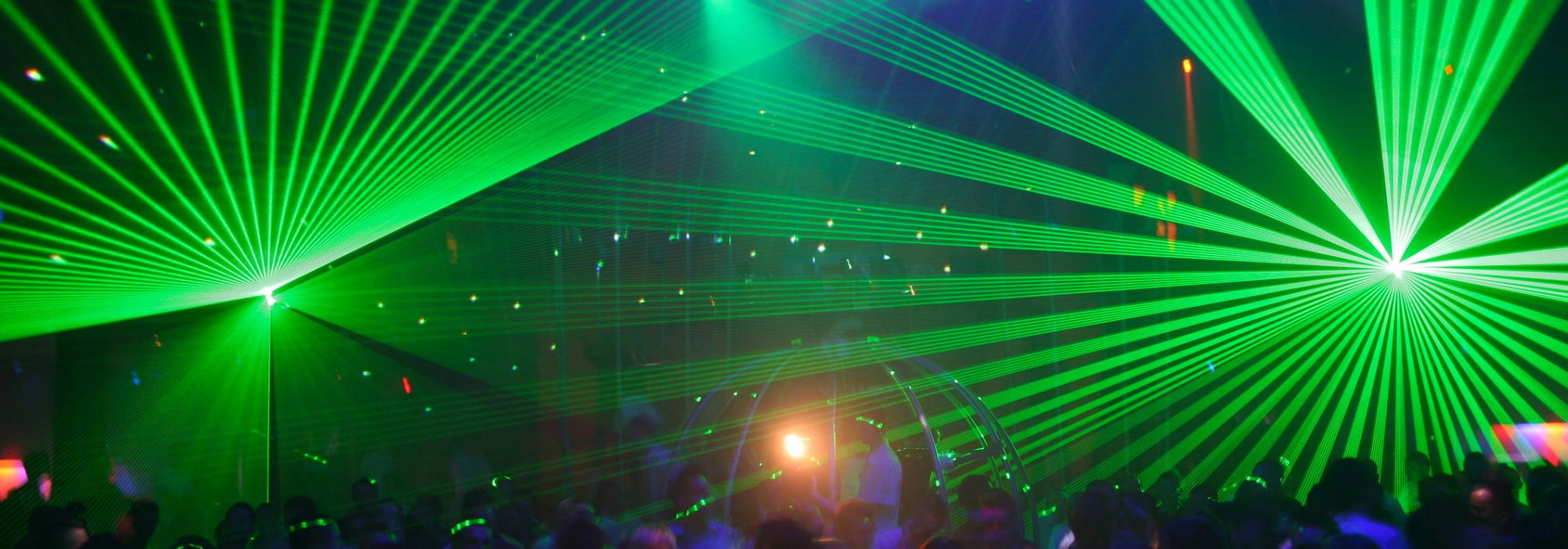 Laserová show a atmosféra večírku
