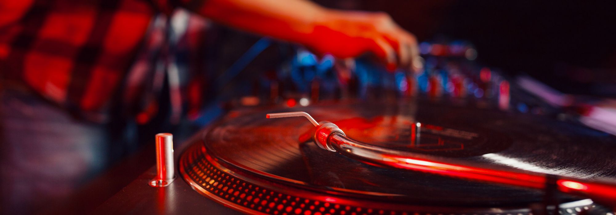 Vinyl a DJ vystoupení